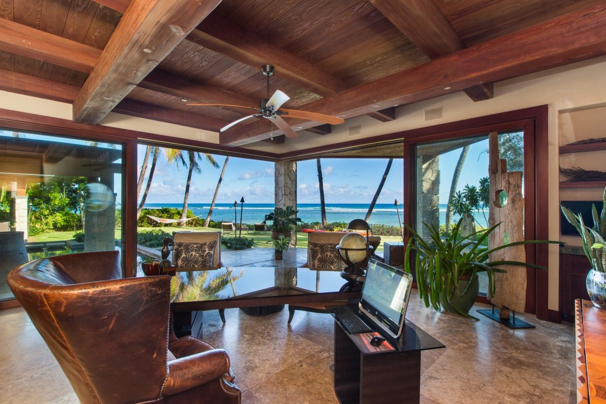 Banyan House living room with seats and table facing the ocean view