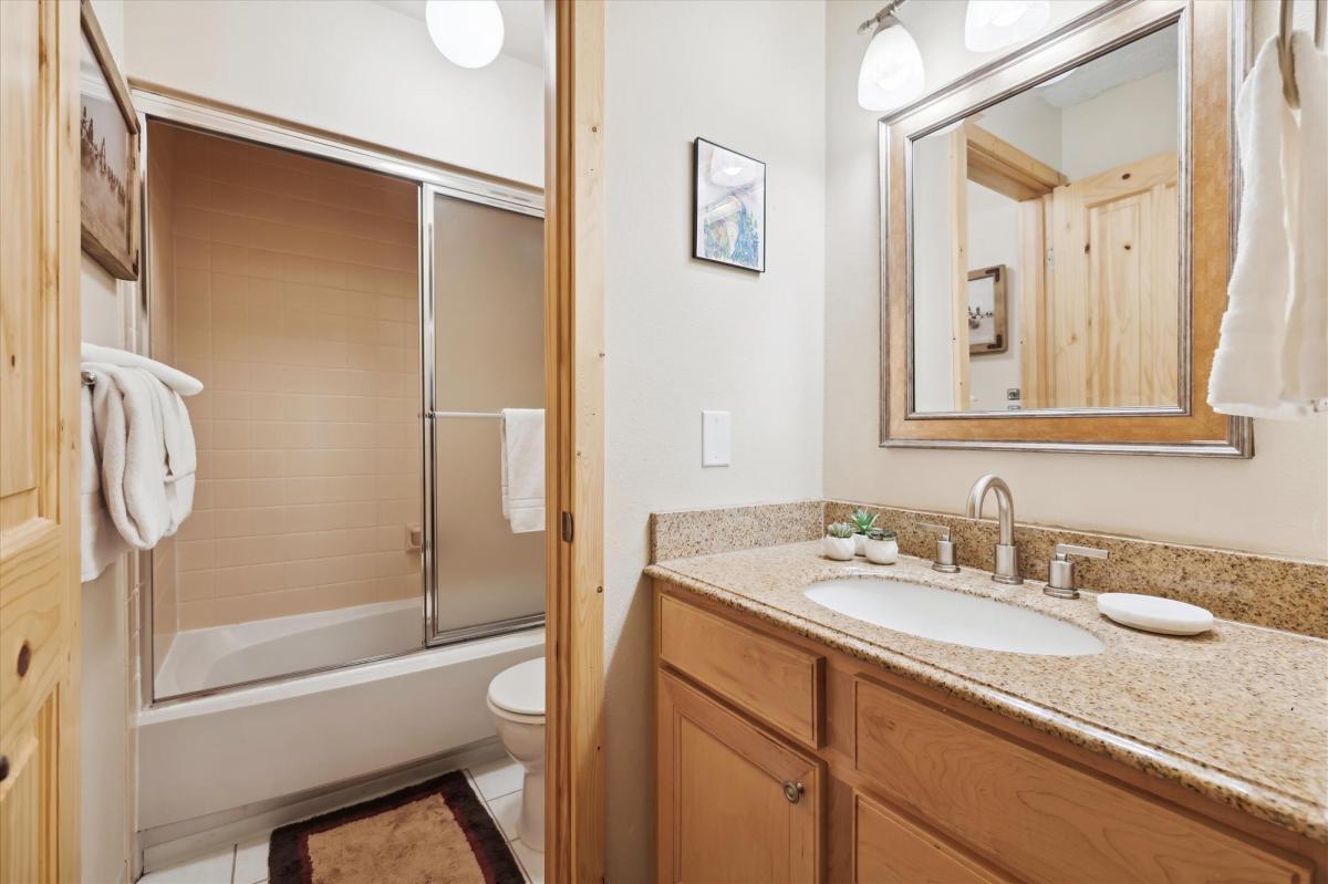 Main Bathroom, Pine Ridge 15A, Breckenridge Vacation Rental