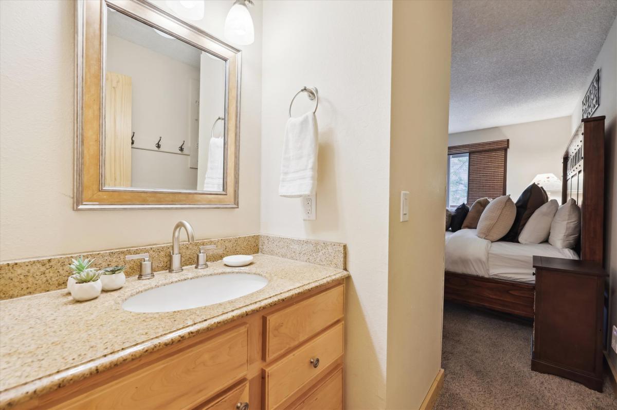 Main Bathroom, Pine Ridge 15A, Breckenridge Vacation Rental