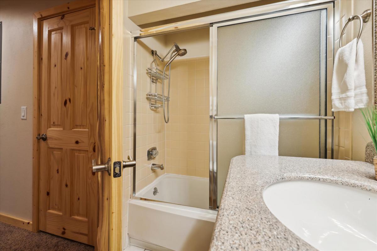 Bathroom, Pine Ridge 15A, Breckenridge Vacation Rental