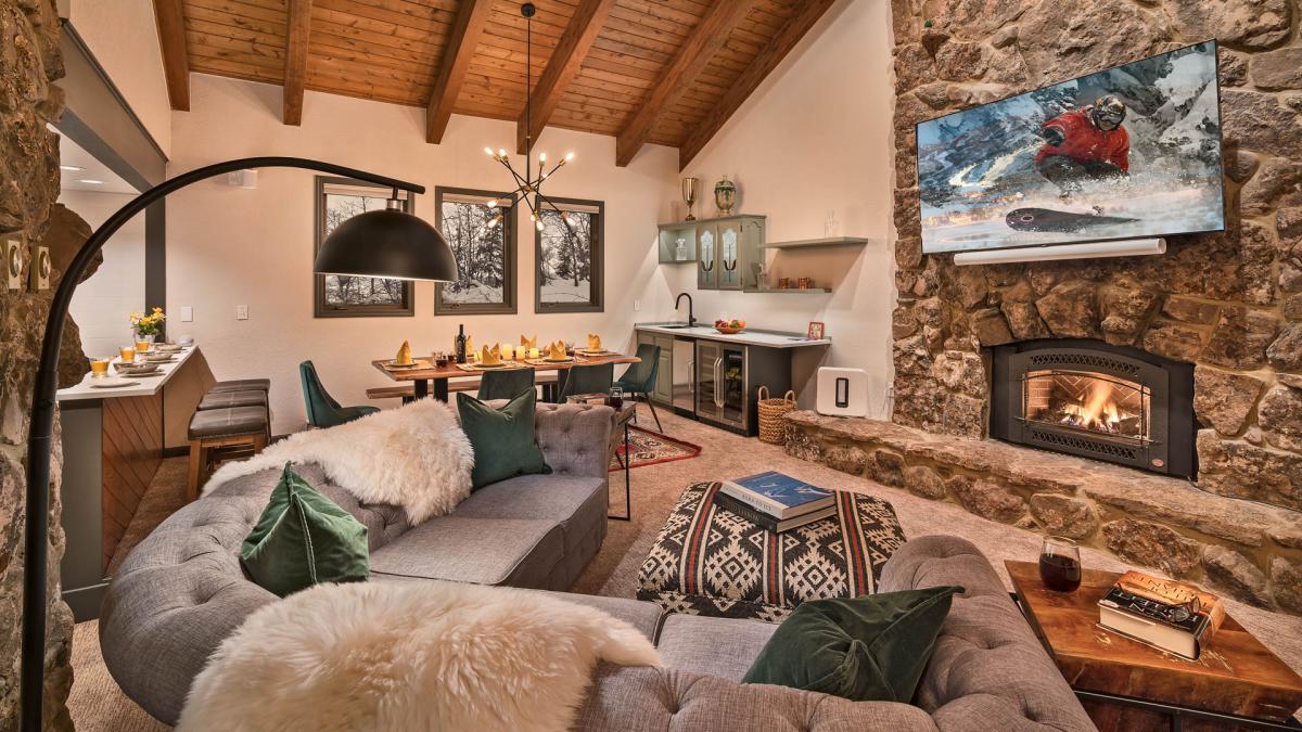 Glacier Lodge - East