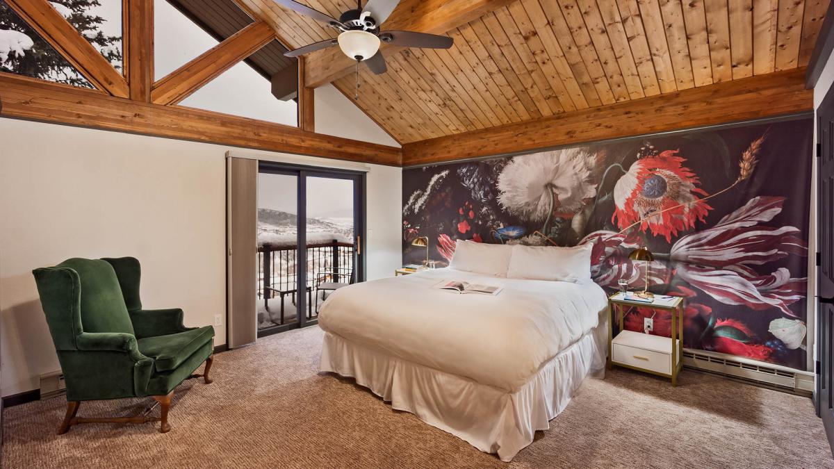 Glacier Lodge - East