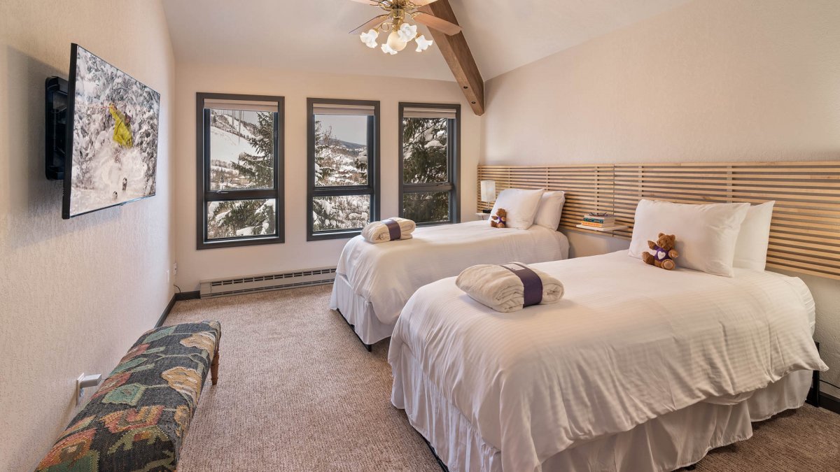 Glacier Lodge - East