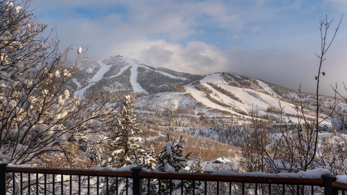 Glacier Lodge - East