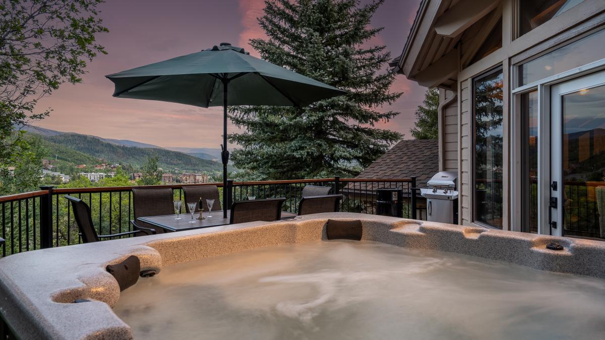 Glacier Lodge - East