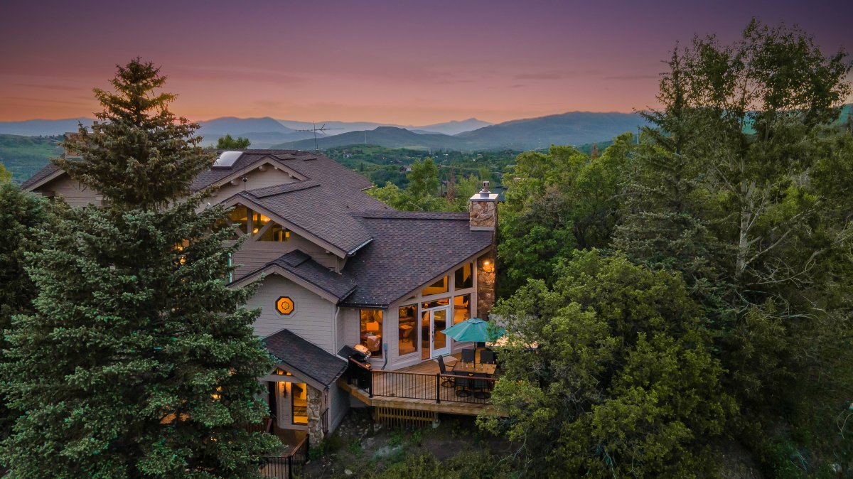 Glacier Lodge - East