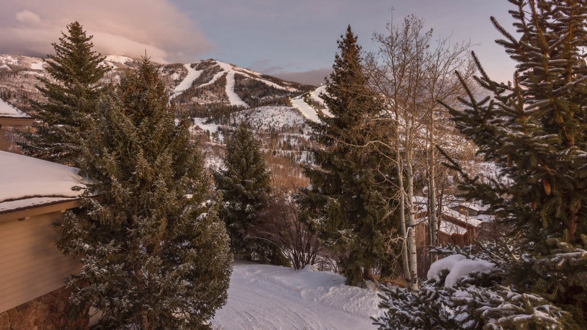 Glacier Lodge - West