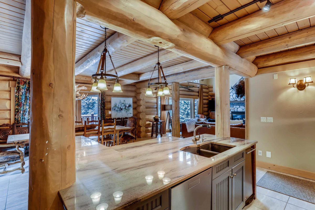 Twin Eagles Lodge
