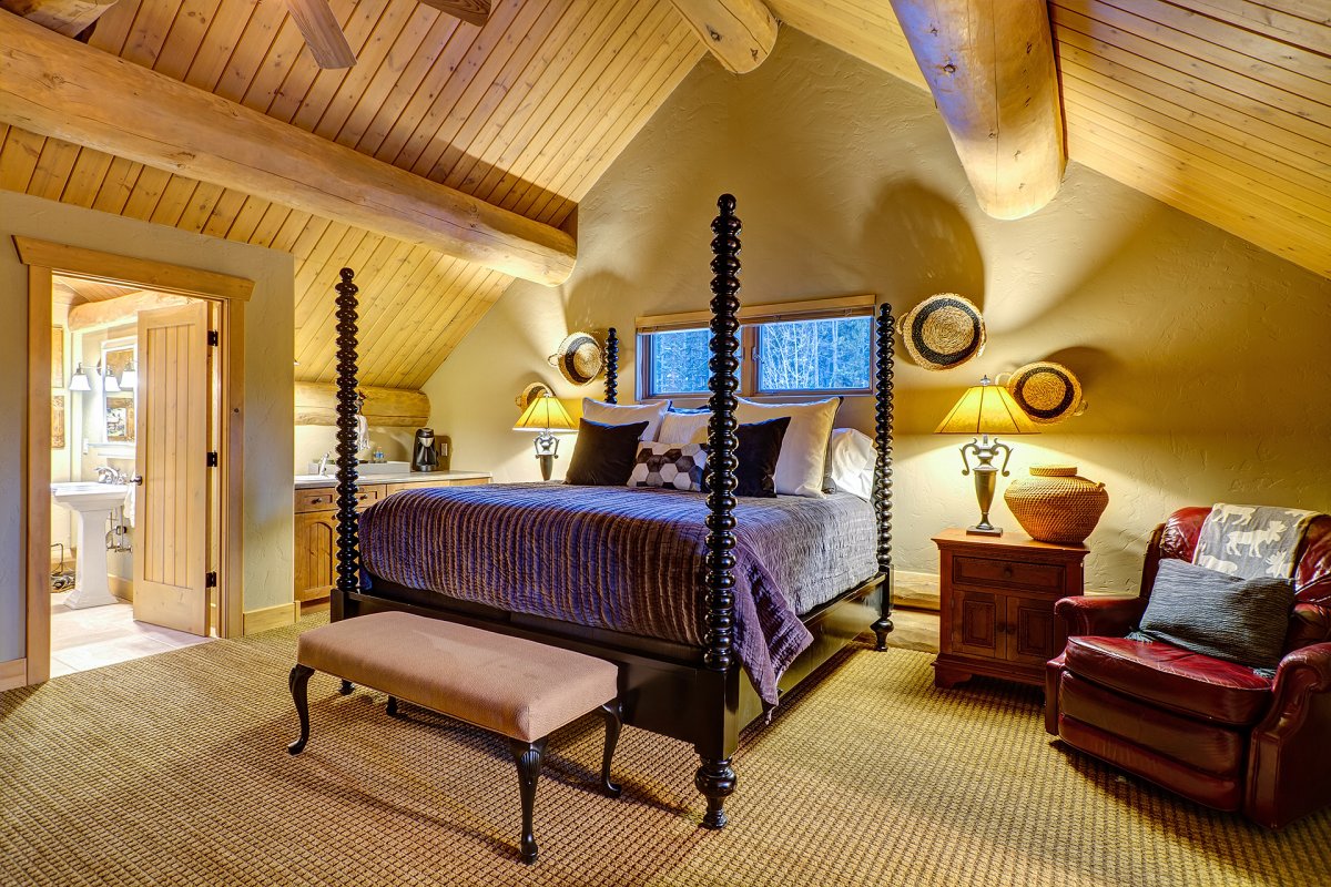 Twin Eagles Lodge