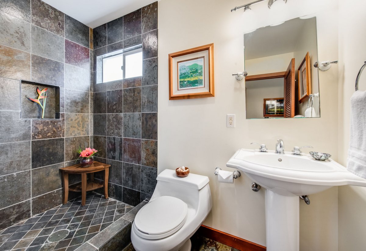 Kahakai Shared Bath with a walk-in shower