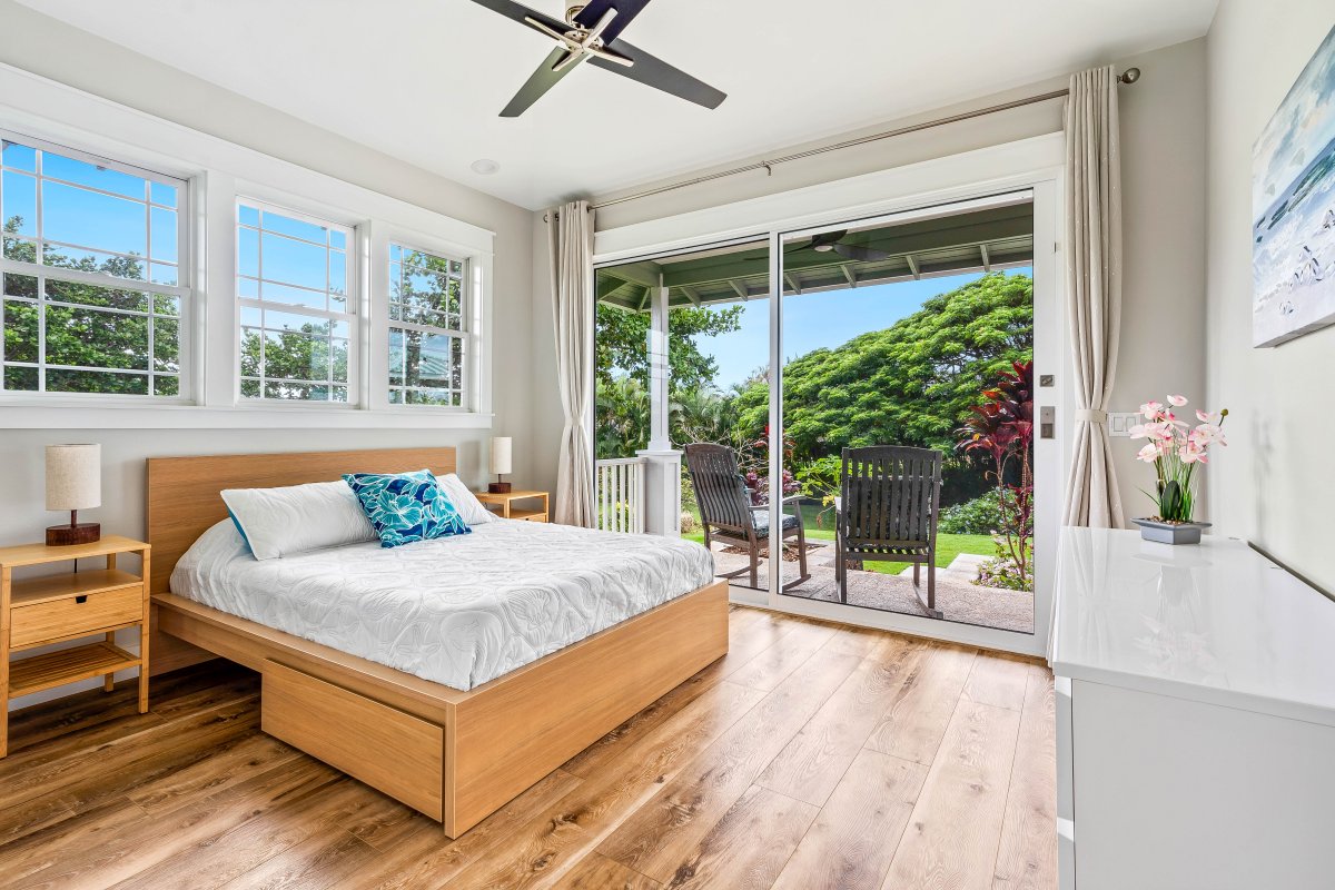 Downstairs guest bedroom two with lanai, pool access and AC