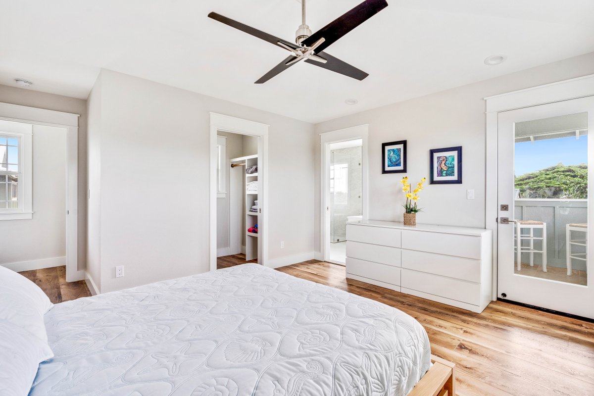 Upstairs guest bedroom four with AC and private lanai