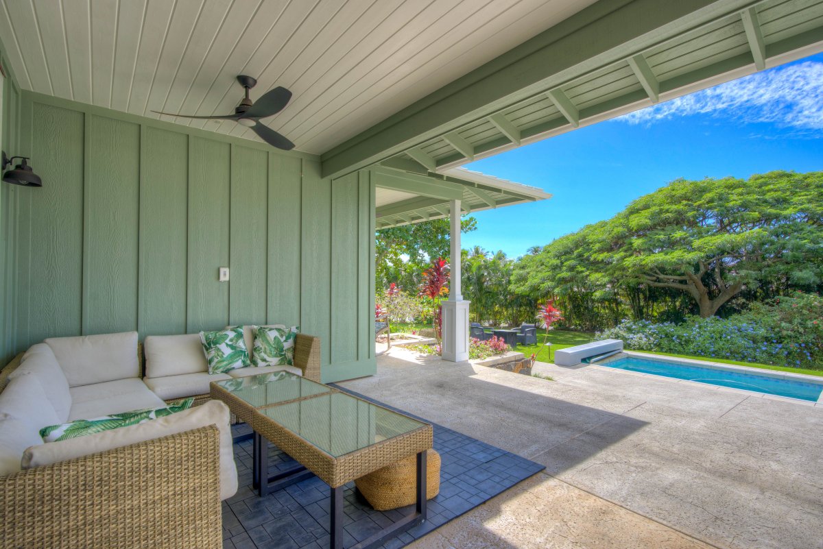 Cozy lanai fronting the plunge pool.