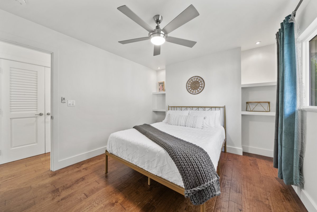 Guest bedroom with a queen bed.