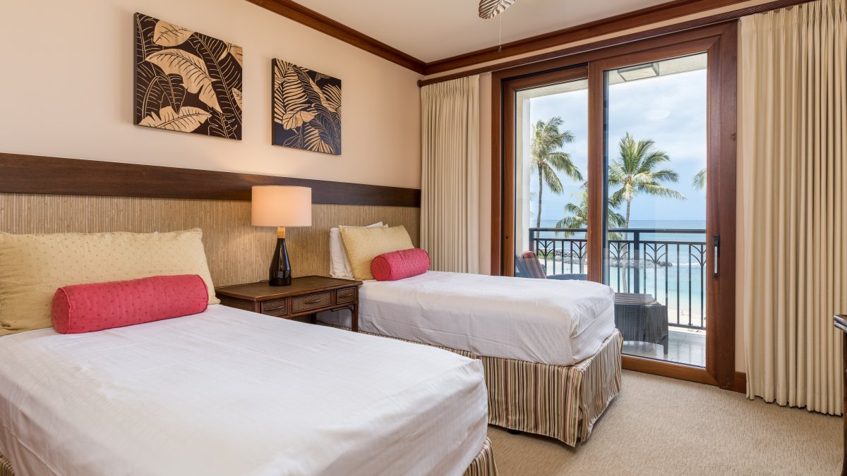 The second guest bedroom with ocean views and twin beds.