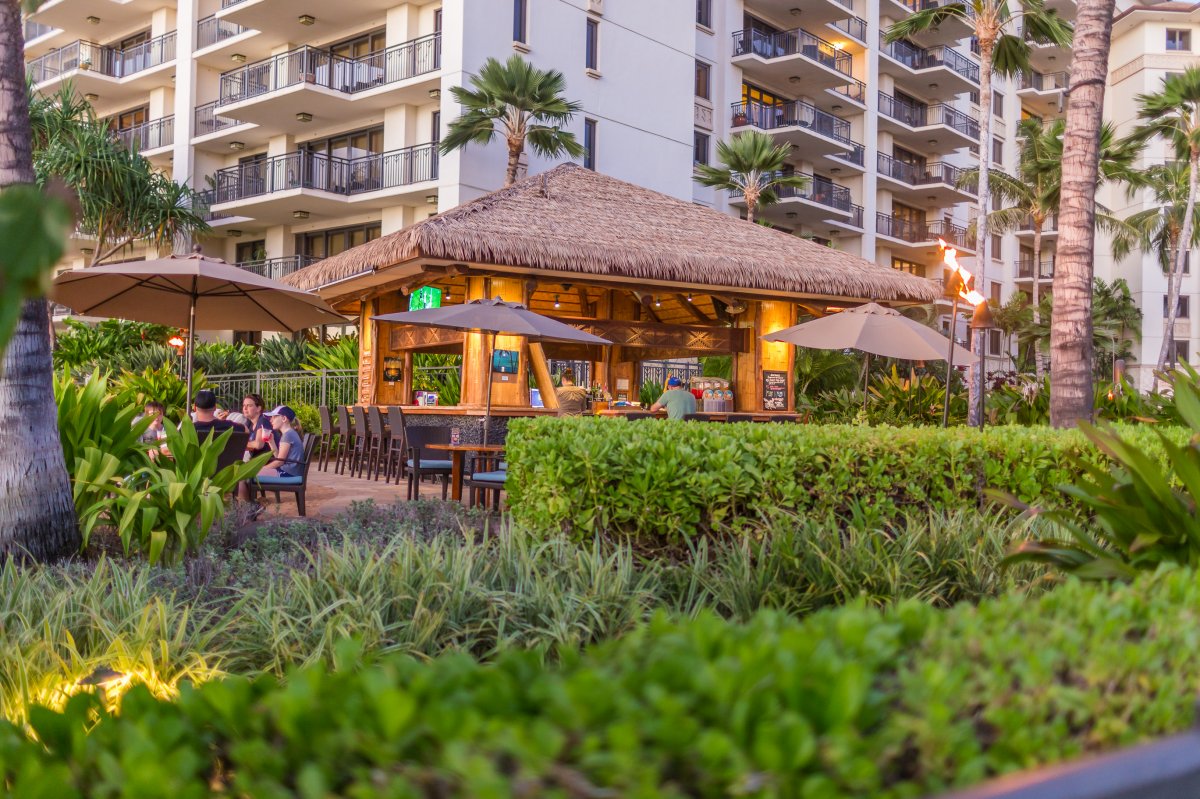 Makai Hale Beach Bar at Beach Villas.