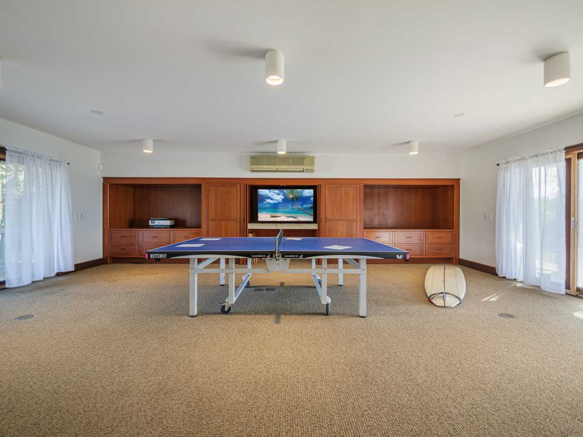 Come play in your spacious game room with ping-pong table, perfect for entertainment and fun.