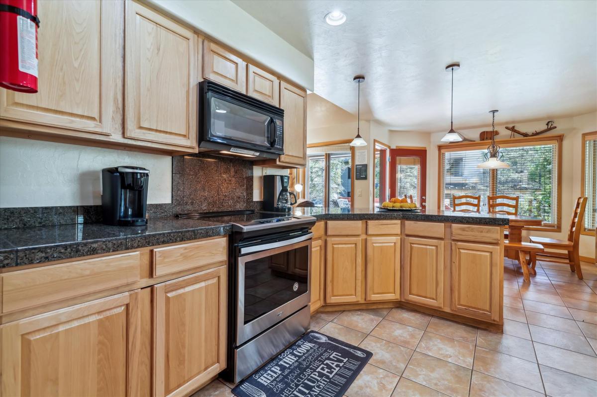 Kitchen, Legend Lake Lookout, Silverthorne Vacation Rental