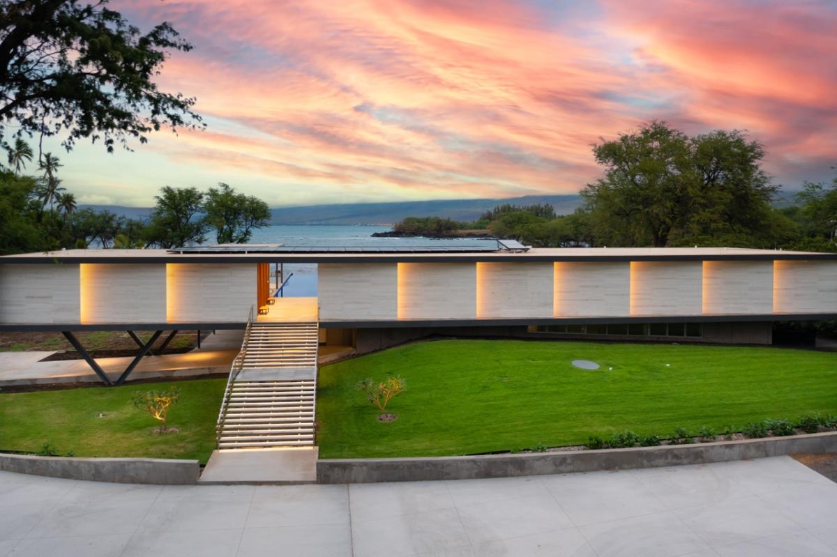 Puako’s Ocean Edge Modern Estate