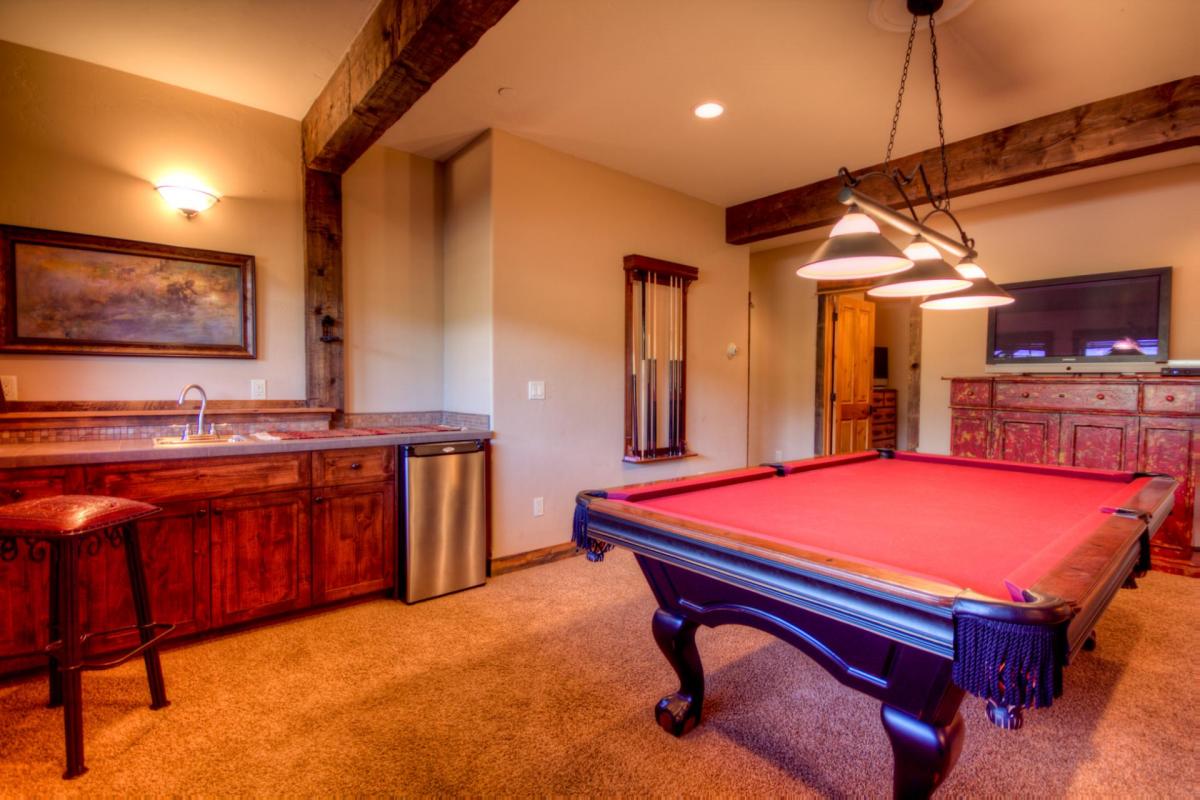 Antler Ridge Lodge
