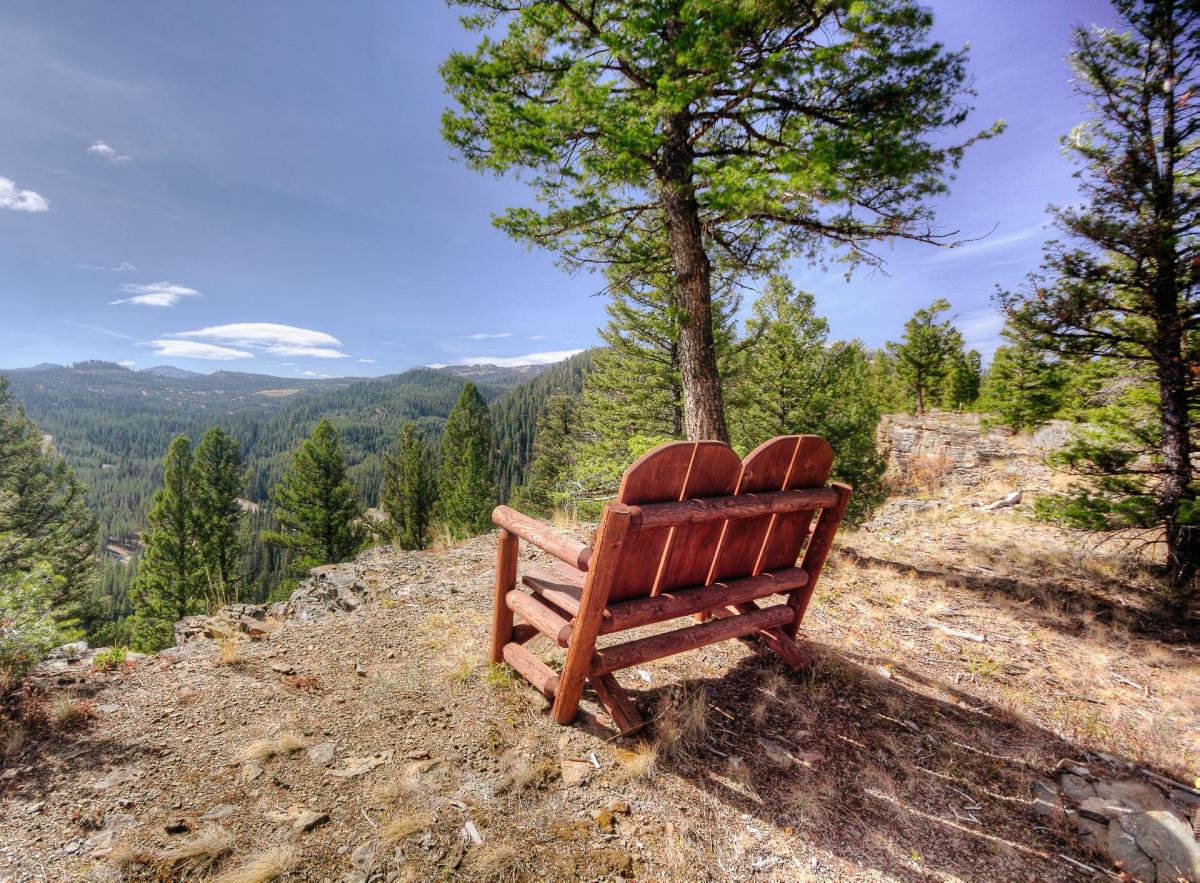 Antler Ridge Lodge