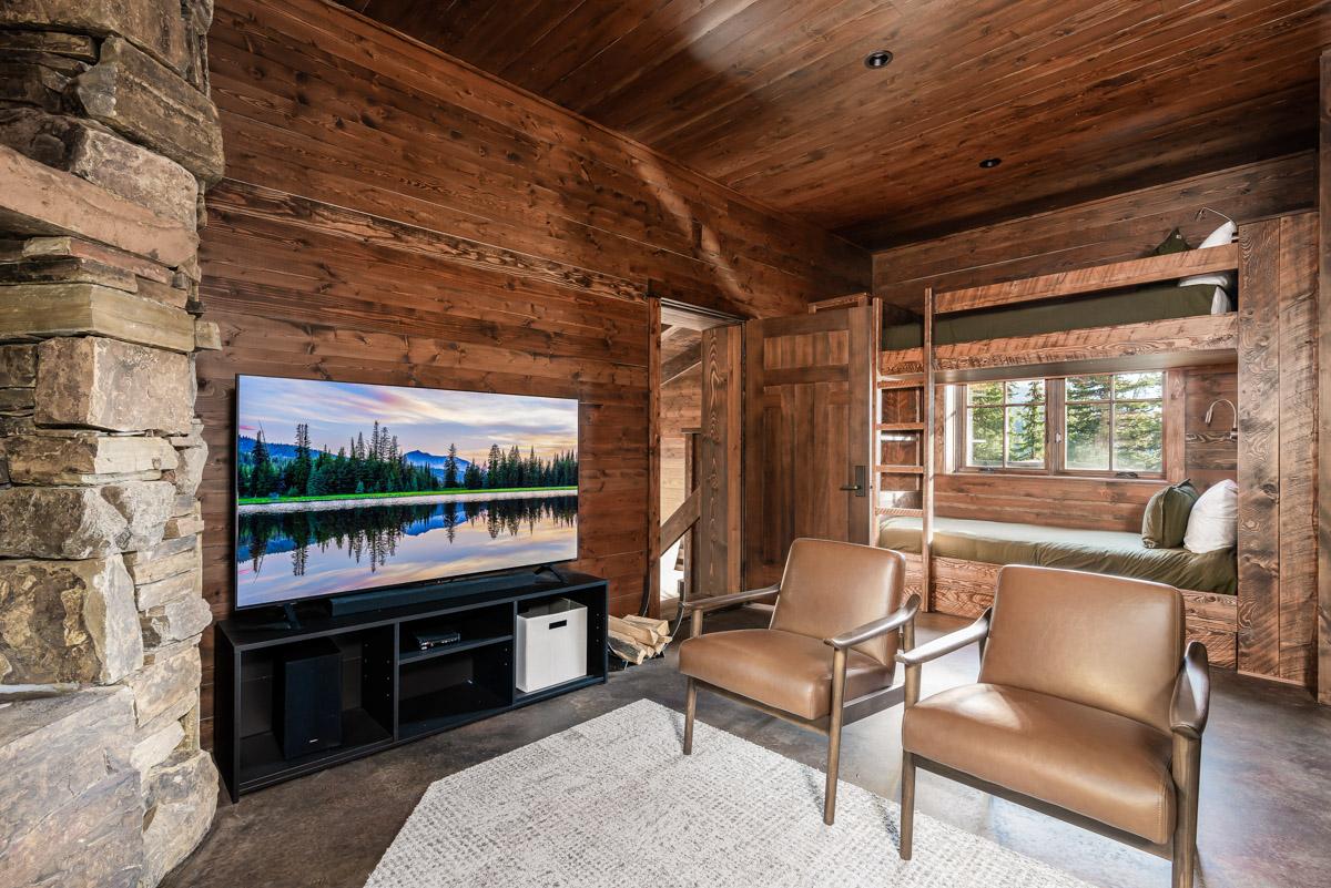 Big Sky Fire Lookout Tower Cabins - Beehive Basin