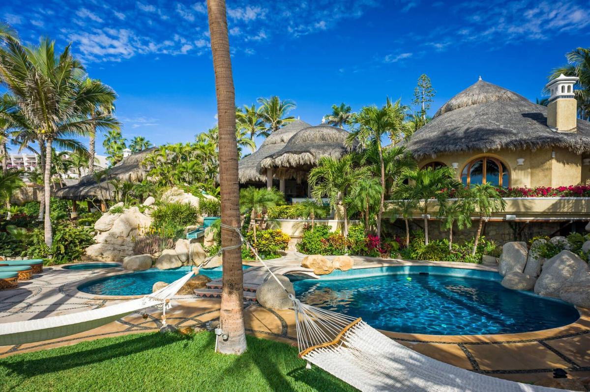 Have a luxurious time in Cabo at Villa Las Rocas!