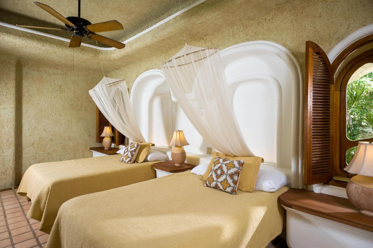 No one on your guest list will miss a fabulous stay in Cabo when this villa has beds for everyone!