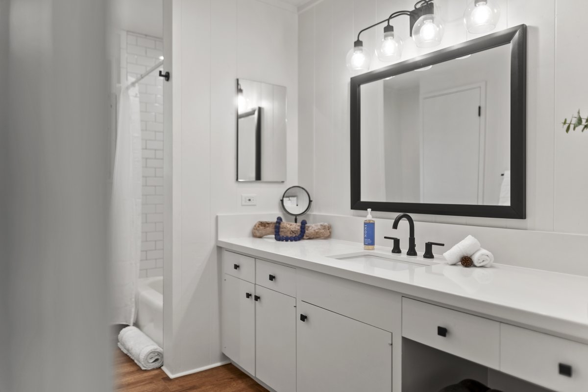 Guest bathroom with a wide vanity and stylish finishes, making it easy for groups and families to share space.