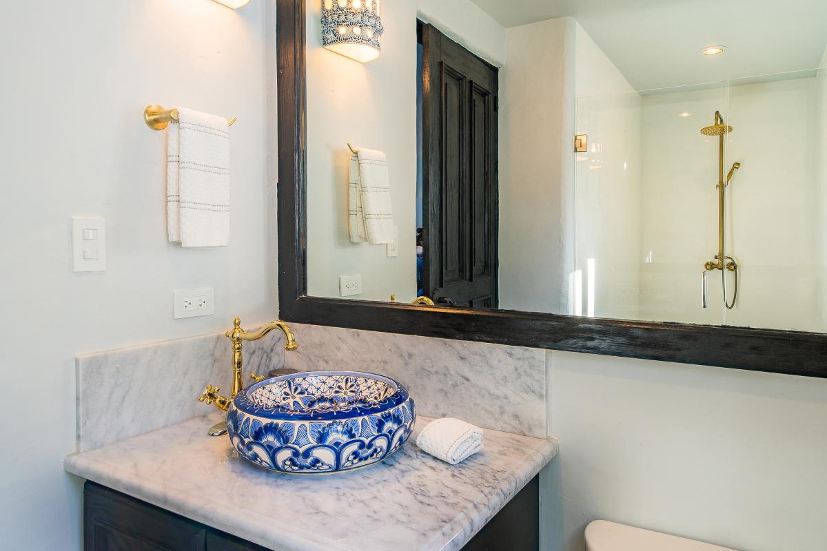 En suite bathroom with gorgeous sink