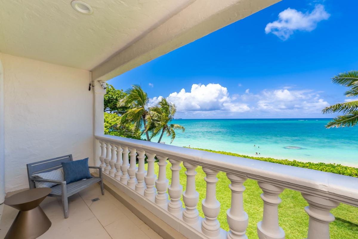 Private lanai just off the guest bedroom, perfect for sunrise lounging.