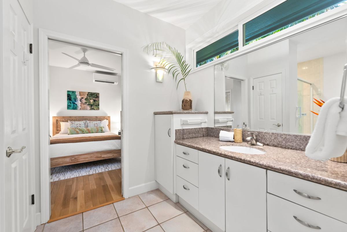 Convenient dual-sink bath connects guest bedrooms with ease.