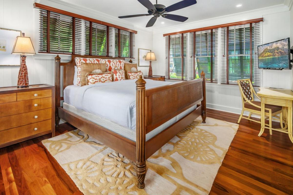 Lodge at Kukui'ula Cottage 11