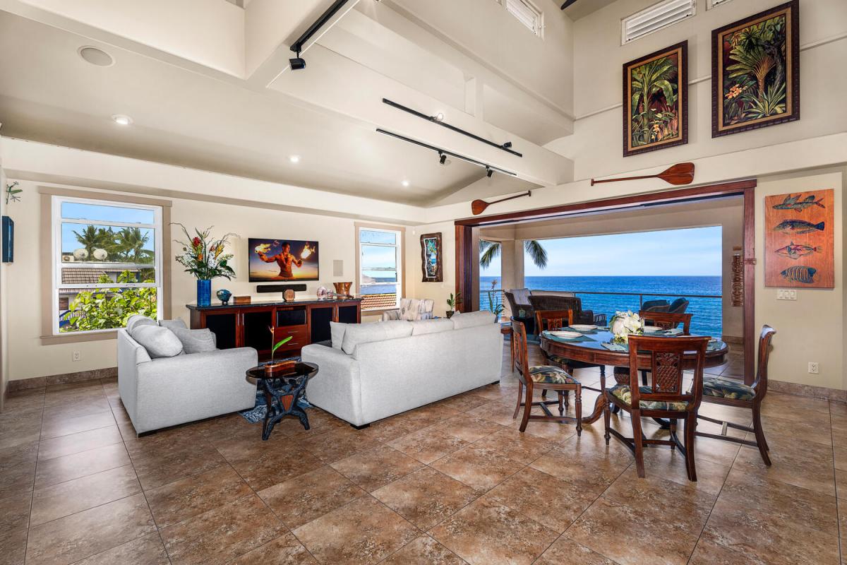 Sink into the living area’s comfy sofa or pull up a teak chair for cards—all while ocean breezes drift through the fully pocketed doors in the background.