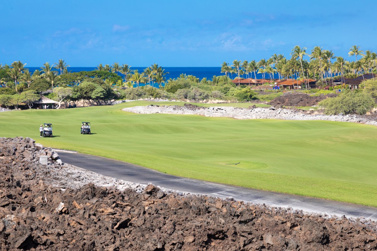 Unobstructed views of the Ke‘olu Championship Course and Pacific horizon.