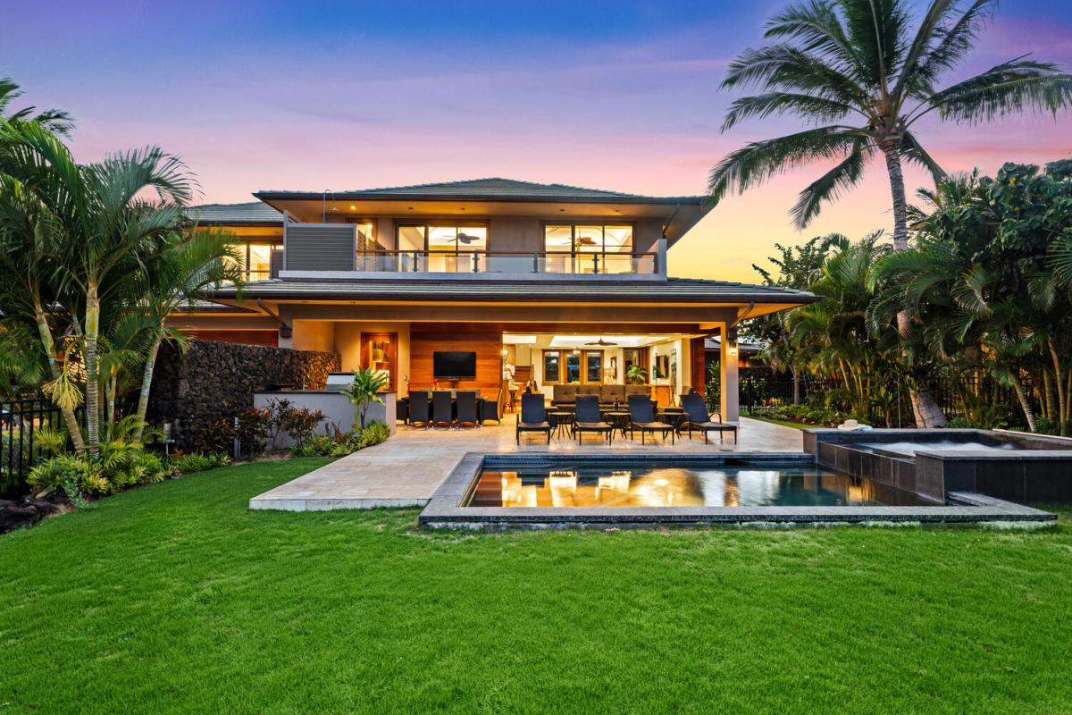 Lush gardens, glowing skies, and golf course views at Laule'a #13 set the scene for unforgettable evenings.