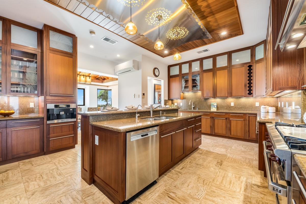 Prepare gourmet meals in the chef’s kitchen boasting Sub-Zero, Wolf, Bosch, and Miele appliances.