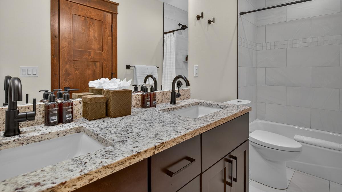 Bedroom 3, Lower Level - Queen ensuite