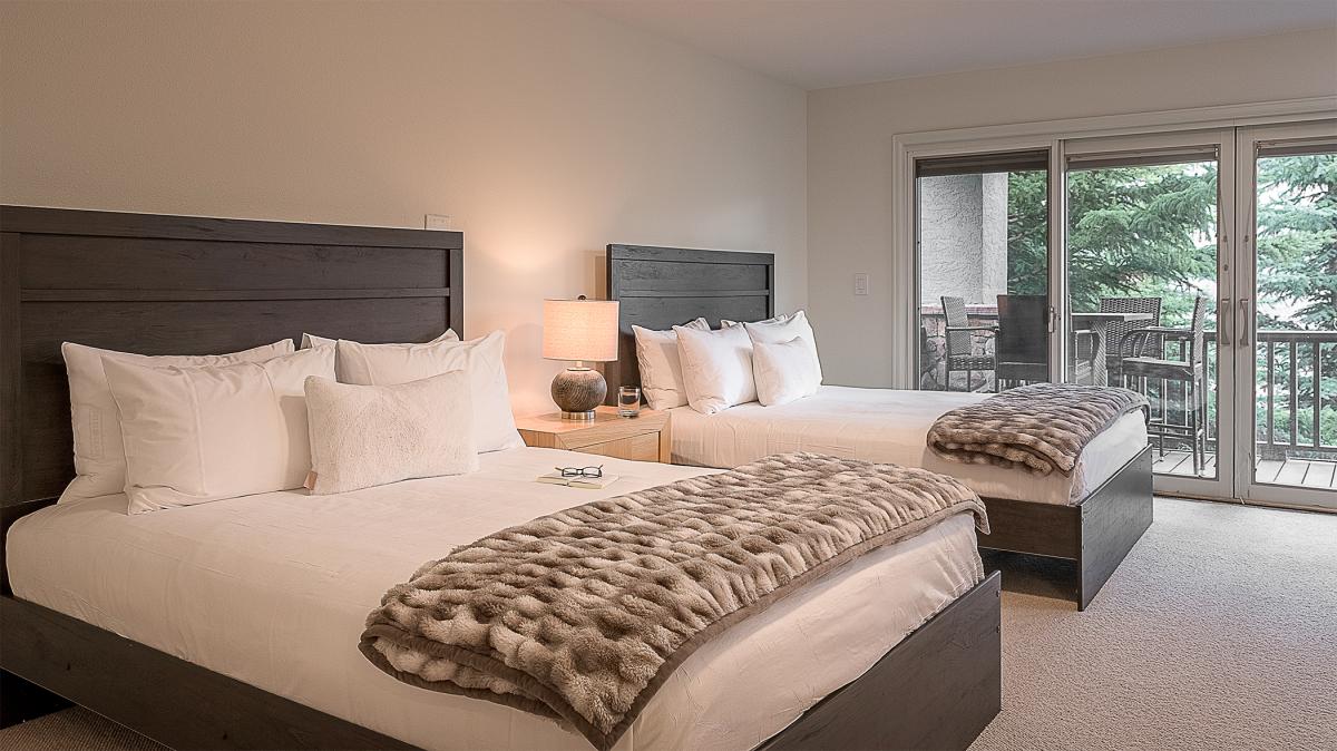 Bedroom 6, Main Level - Double queen bedroom