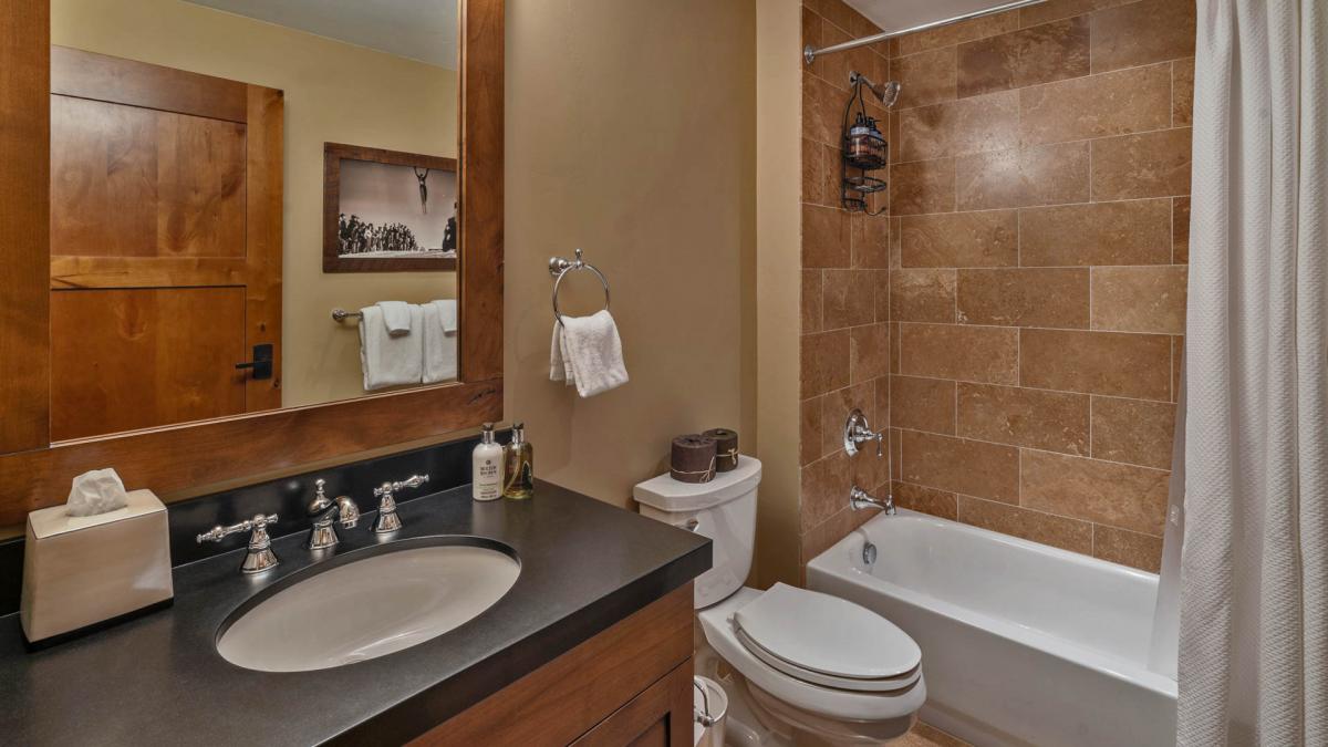 Bedroom 2, Upper Level - King Ensuite Bathroom