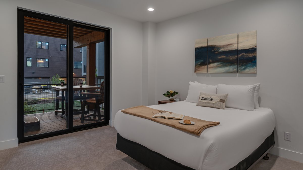 Uptown House: Bedroom 4, Lower Level - Queen bedroom 2 with hot tub access