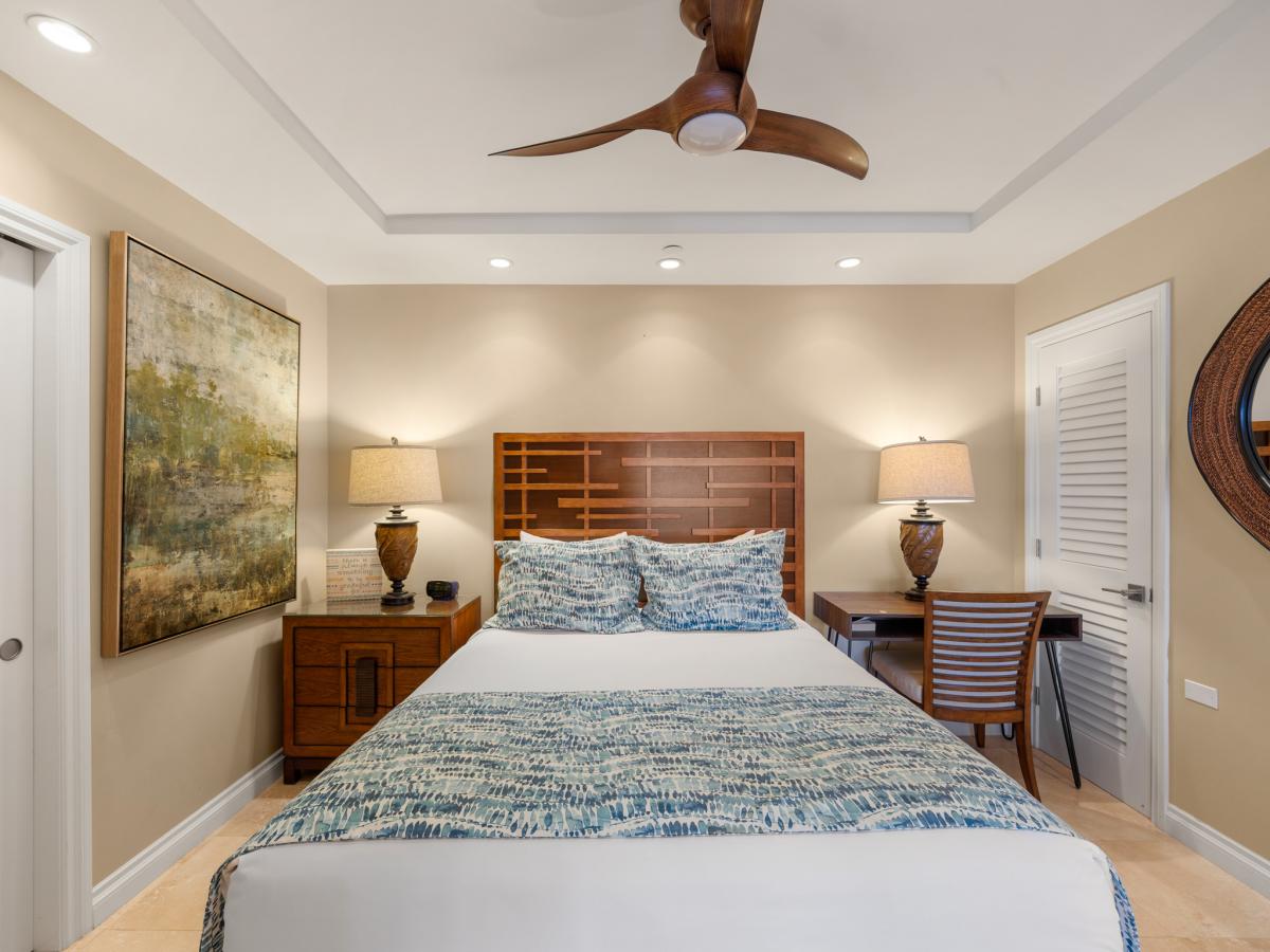 Den- 3rd bedroom w/ Queen