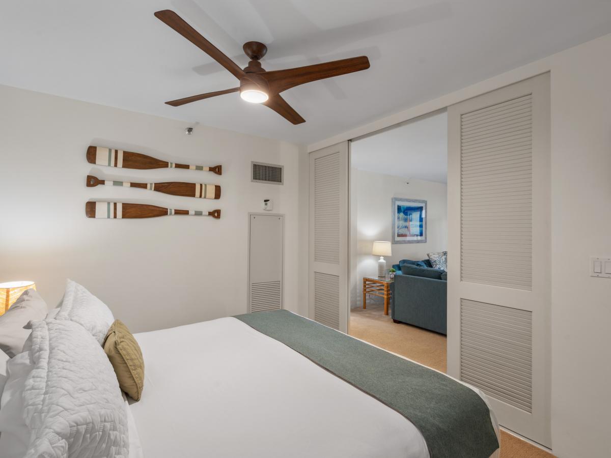 Enclosed den that serves as second bedroom