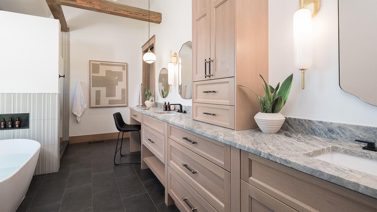 Bedroom 1, Entry Level - Primary king ensuite