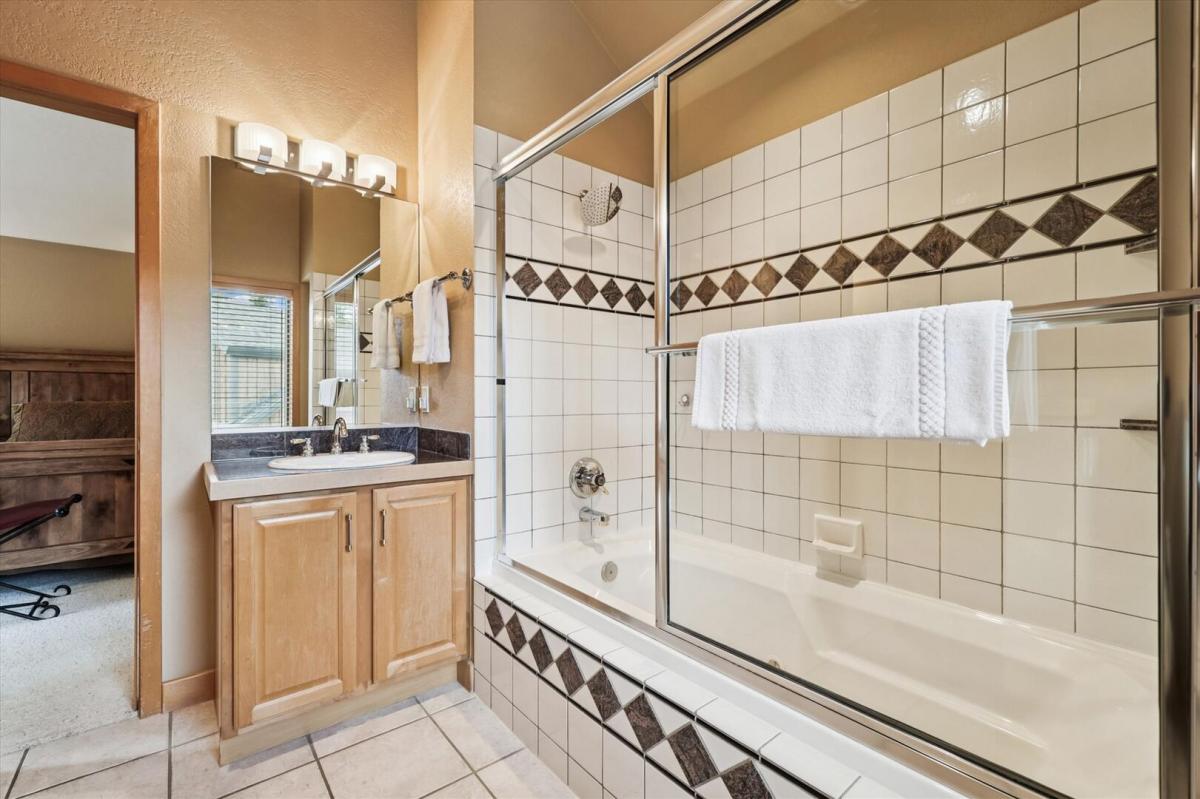 Bathroom - Thin Air Inn - Breckenridge Vacation Rental