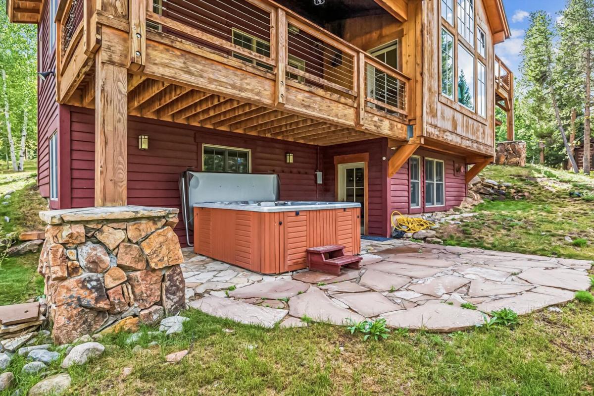 Hot Tub - Little Bear Lodge - Breckenridge Vacation Rental