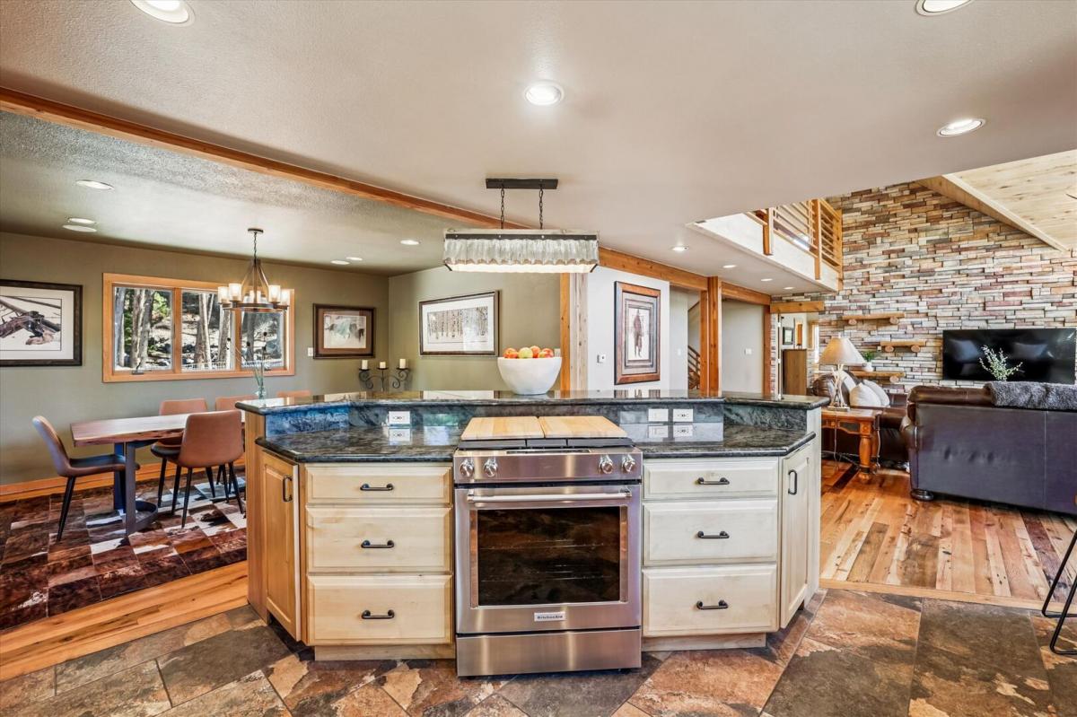Kitchen - Mountain Serenity Retreat - Blue River Vacation Rental
