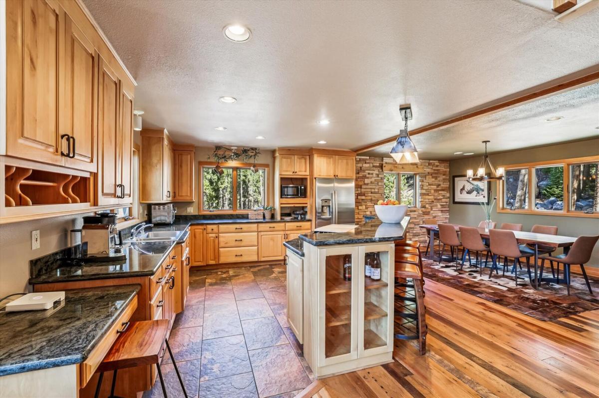 Kitchen - Mountain Serenity Retreat - Blue River Vacation Rental