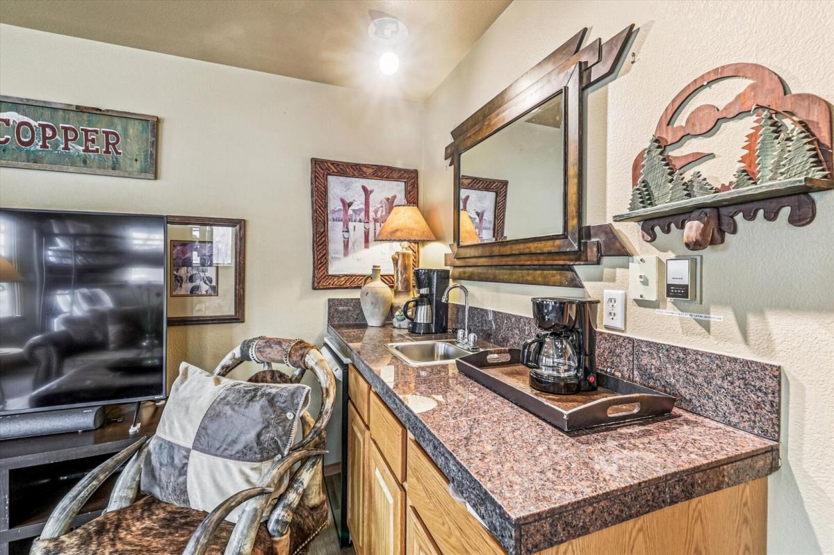 Living Area - Royal Mountain Retreat - Frisco Vacation Rental