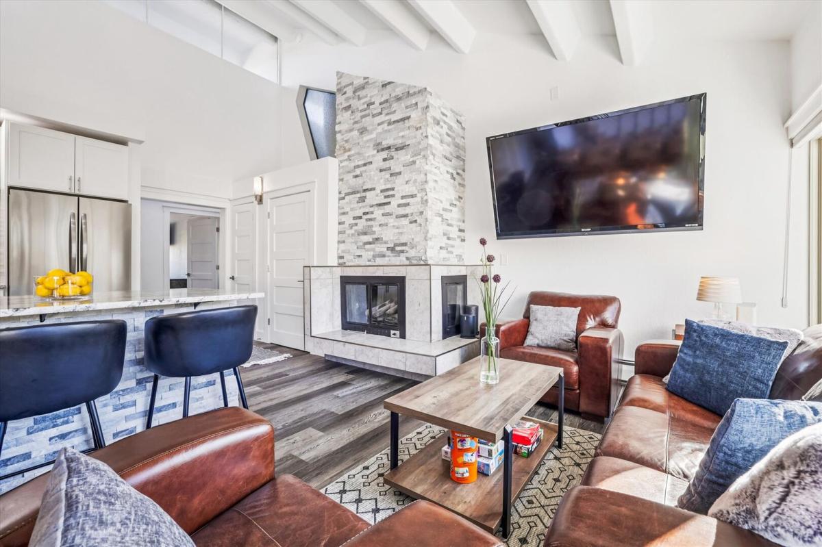 Living Room - Lift Condo 301A - Breckenridge Vacation Rental